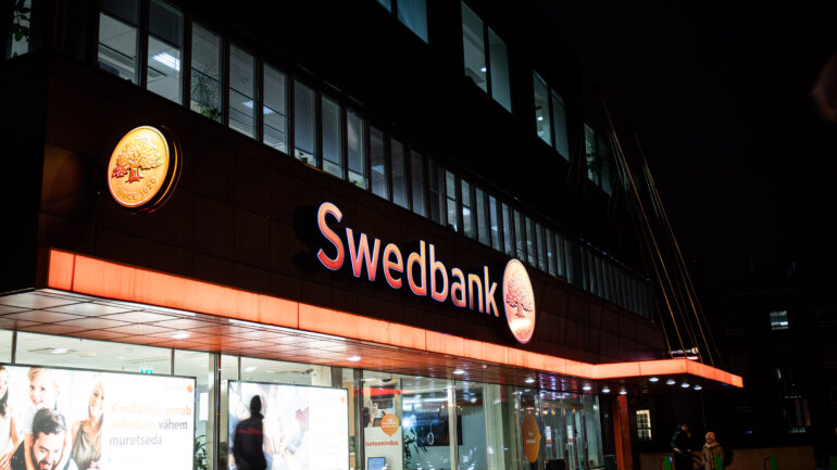 Swedbank soovitab osta Šiauliu Bankast.