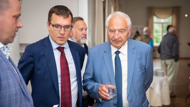 Harju Elektri juht Tiit Atso (vasakul) ja endine nõukogu esimees Endel Palla (paremal).