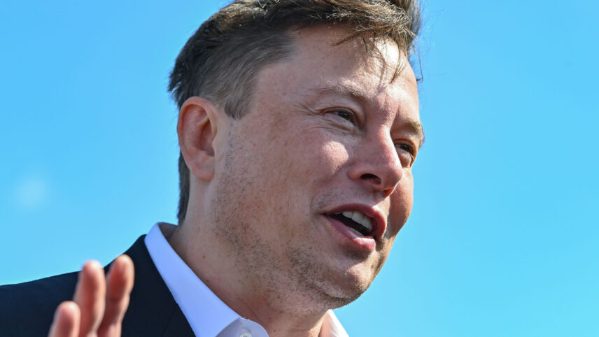 Elon Musk plaanib müüa kümnendiku Tesla aktsiatest.
