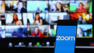 Zoomi aktsia on eelmise aastaga võrreldes rohkem kui poole oma väärtusest kaotanud.