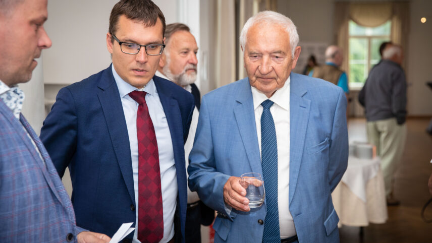 Harju Elektri juht Tiit Atso (vasakul) ja nõukogu esimees Endel Palla (paremal).