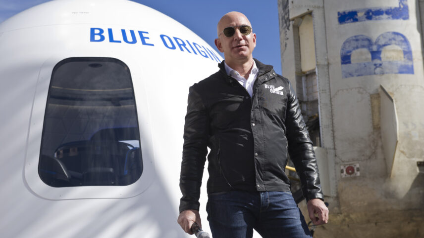Jeff Bezos lendab vähem kui tunni pärast kosmosesse.