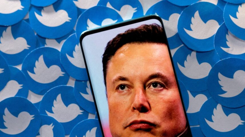 Elon Musk müüs Tesla aktsiaid, et rahastada võimalikku Twitteri ostu.