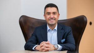 Iduinvestor ja Estbani president Lev Dolgatsjov.