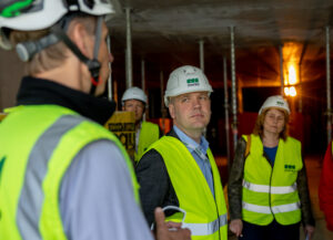 Merko Ehituse sõnul on turu elavnemist märgata kõikidel koduturgudel. Pildil (keskel) Merko Ehituse juhatuse esimees Ivo Volkov. (C)Foto: Postimees/Scanpix